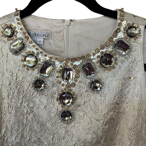 Maggy London Women's Metallic Gold Jacquard Weave Shift Dress Size 6 - Picture 2 of 6